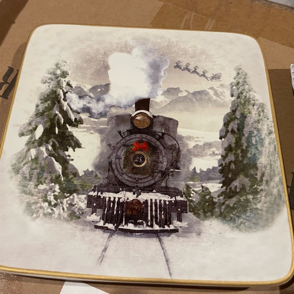 Pottery Barn Nostalgic Winter Forrest Appetizer Plates - Set of 4 - NIB - Picture 3 of 10